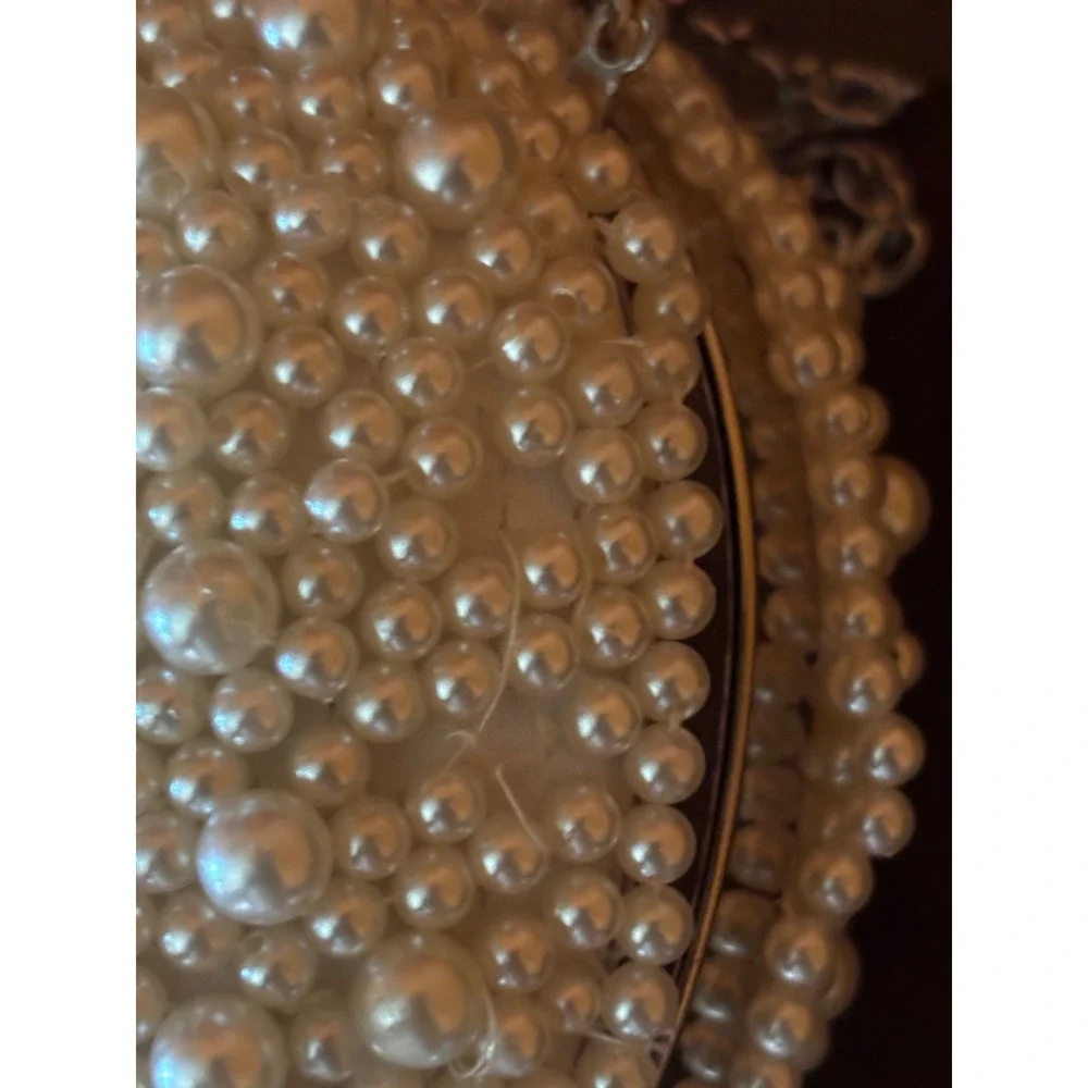 Francesca's accessories White Heart Pearl Purse